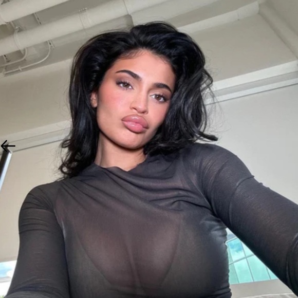 NWT KYLIE COSMETICS High Gloss Matte Liquid Lipstick in 808 Kylie Size 1 ml mini - Picture 3 of 12